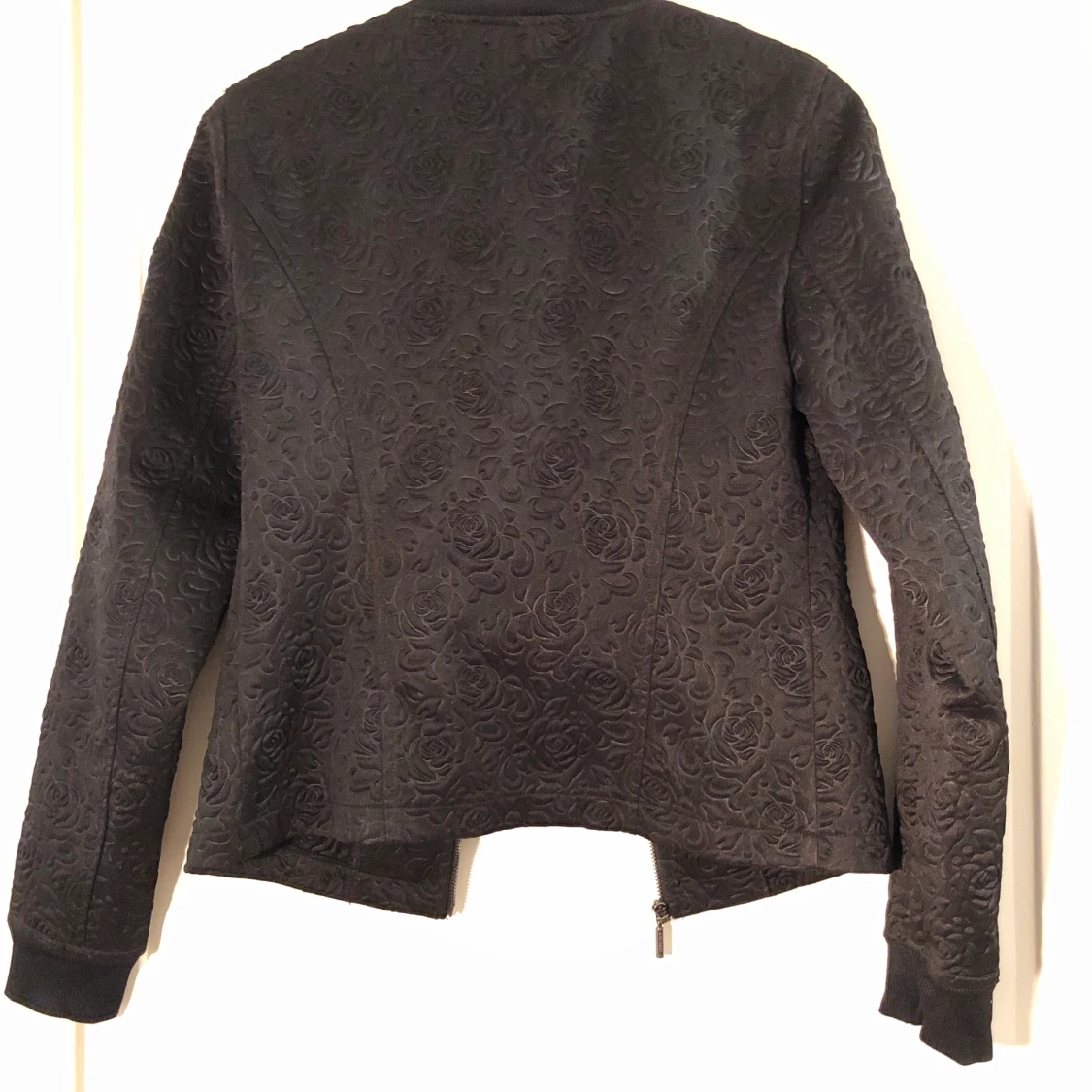 GUESS bomberjacka - 90