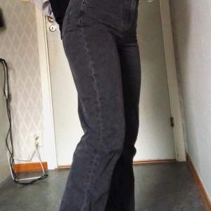 Dessa jeans är från Asos, collusion. Tyvärr är dom för små för mig och jag hann inte lämna tillbaka dem.:/// men men, de är i princip oanvända och tänker att de kan få ett annat hem! 💕 :)  fraktar för 79 kr eller möts upp i örebro<3 (skriv för fler bilder)