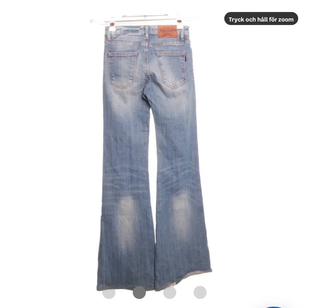 Crocker jeans som tyvärr är för små för mig. Strl 24 men passar nog 23/24. . Jeans & Byxor.