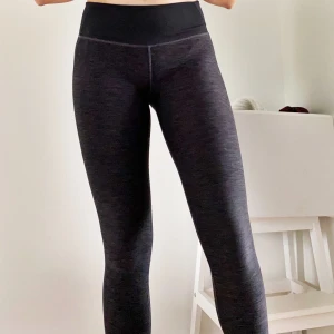 YOGAPANTS - Yogapants från HM. Jättefina och sköna, lite gråmelerade.
