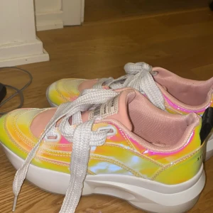 Sneakers✨ - As coola sneakers, använda en gång! 