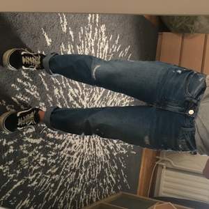River island mom jeans. With small rips. Size 38 (UK 10). Really nice quality.  Original price 550.