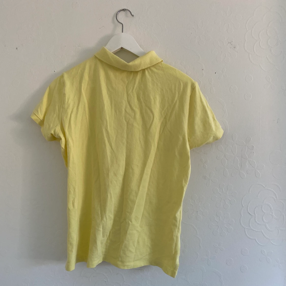 Gul t-shirt beneton  - 90