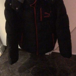 Puma jacka - Har en fräsch puma jacka killmodell storlek S bra kvalite och inga skador på jackan 