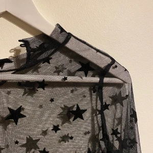 Mesh tröja med stjärnor - Mesh tröja med stjärnor, fint skick. Frakt tillkommer! 