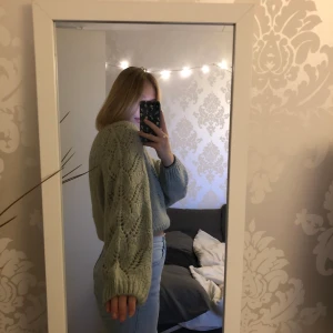 Stickad tröja storlek S - Gullig stickad tröja som jag aldrig använt :) (köparen står för frakten)🥰