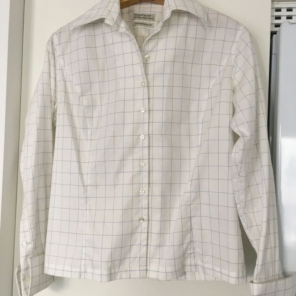 The Shirt factory design linnea Braun .stl L. Som ny efter bara engångs användning. Fri frakt . Blusar.