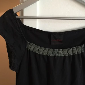  - Queen of darkness topp, svart.