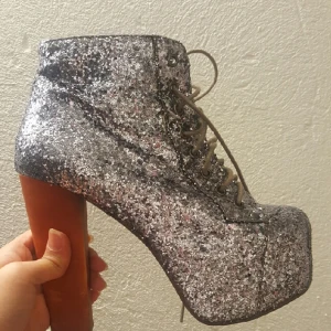  - Jeffrey campbell 
37