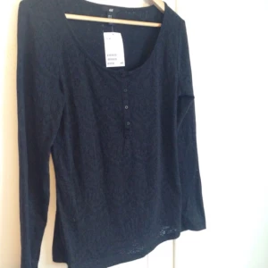 - Ursnygg topp från H&M!
Prislapp kvar, inte ens provad.