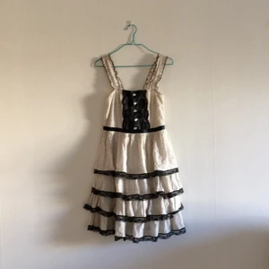  - Klänning i lolita stuk. Väldigt söt och originell! Köpt i Japan! 