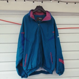  - Secondhand Jacka, knappt andvänd