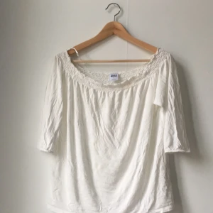  - Over size, over the shoulder tröja. 