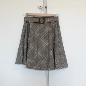 Tweedkjol m bälte - 60s tweedkjol med matchande bälte med liten spricka i spännet. Se bild! Inklusive frakt.