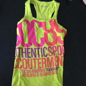  - Träningslinne storlek 34 
Bra skick ej slitet tryck 

Köparen står för frakt 21kr 