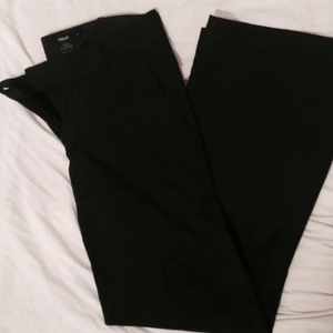  - Säljer mina Filippa K kostymbyxor.  Oanvända. 