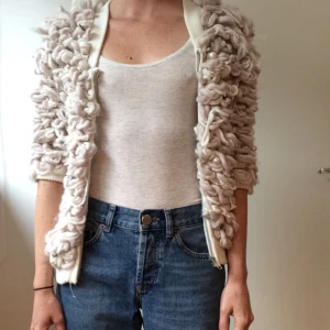  - Tröja i bomberjacka-modell. Från River Island. Oanvänd. 