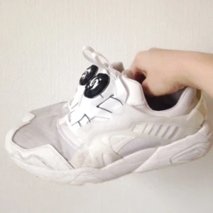  - 
Fina vita Puma Disc, tyvärr för stora för mig så säljer dem därför.