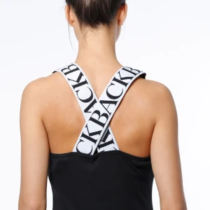  - Säljer BACK-linne. Har använt den MAX 3 gånger så det är i superbra skick. Säljer pga används för lite! Så himla skönt och enkelt att bära. 

Om någon är intresserad kan jag skicka irl-bilder/med linnet på. Använda denna bild då den visar ryggen väldigt fint! Framsidan på linnet är svart med rundad hals. 

Priset är exklusive frakt. Köparen står för frakten. Finns annars att hämta i Stockholm! 

Pangpris! Passa på!