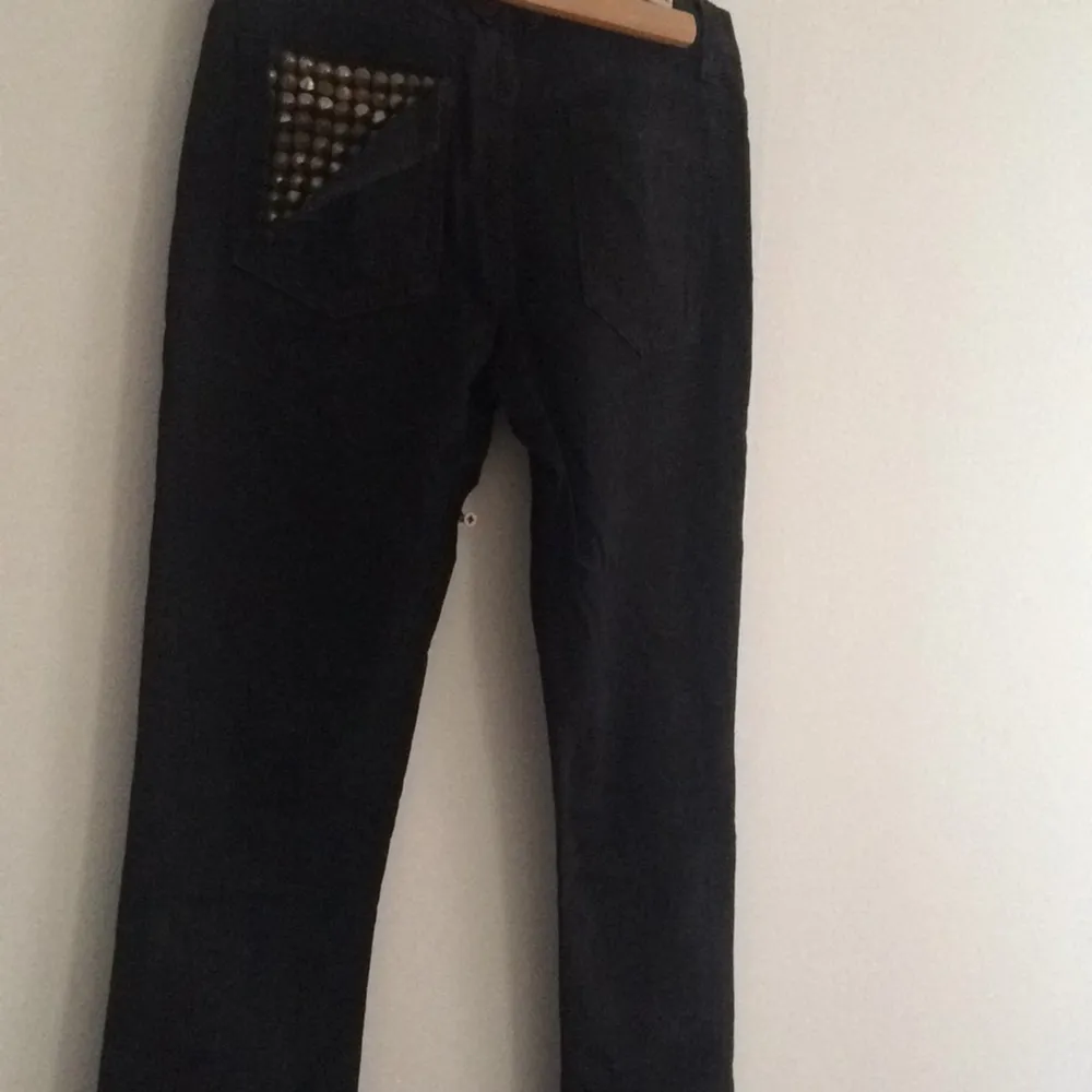 Studded, coated black jeans from Bess NYC. Inköpta i New York, sparsamt använda.   Långa! Bergis 36