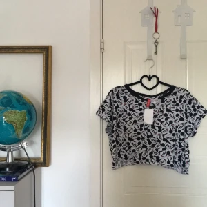  - Kort tröja från hm, prislapp kvar