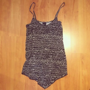  - svartvitt mönstrat linne från gina tricot.

storlek S

kan lämnas i Örebro eller Askersund
annars pris+frakt

tar gärna emot swish!💸