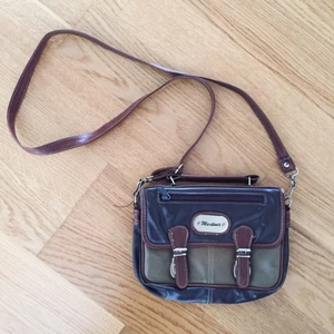  - Riktigt snygg vintage väska! 50kr + frakt (ev mötas upp i Stockholm)