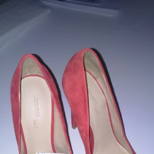  - helt nya,oanvänd. säljer pga fel storlek.