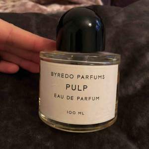 Byredo parfym Pulp 100ml. Uppskattar att det är 75-80% kvar av flaskan. 