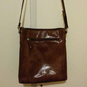 Handbag made of leather. Size 30 cm * 26 cm.