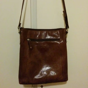  - Handbag made of leather. Size 30 cm * 26 cm.