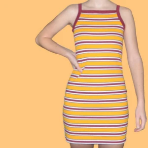  - Så himla fin klänning från monki! Väldigt strechigt tyg som verkligen anpassar sig efter kroppens form. 