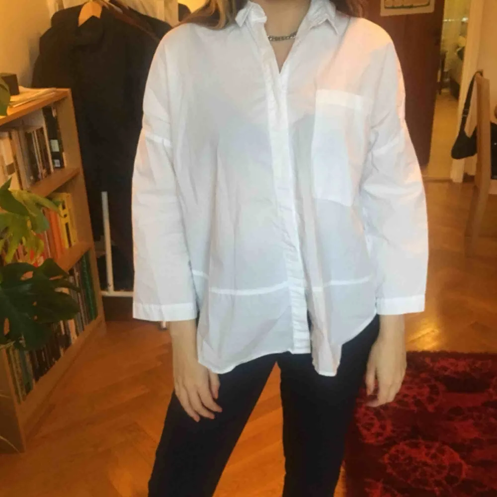 enkel vit skjorta med 3/4-ärm. krispig bomull i nyskick!. Skjortor.