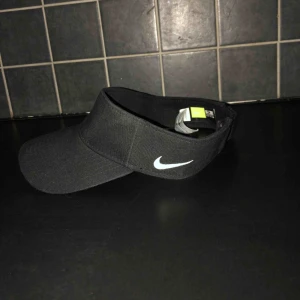  - Säljer min fina ”tennis keps” pga att jag tyvärr inte använder den så mycket som jag önskar. Köpte den i Berlin på Nikes officiella affär. 😊