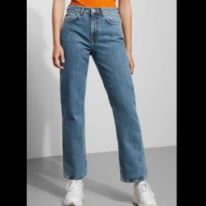 - Jeans från weekday! Modellen heter voyage. Har endast använt ett fåtal gånger och säljer just därför. Nypris i butik är 500 kr