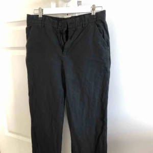  - Svarta Our legacy byxor i gott skick, storlek 46 / small. Passar som 30 midja.