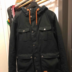  - Encore jacka, använd en vinter. Ni står för frakt om vi inte möts upp!