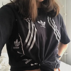  - adidas tröja köpt på humana! möts upp i stockholm med swish :)