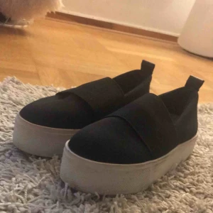  - Skor från Scorett, endast använda en gång. Säljer dom pga för små i storleken. I superskick!  Priset kan diskuterad