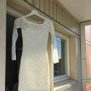  - Super fin klänning från Nelly använd 1 gång! Perfekt för skolavslutning, student etc!