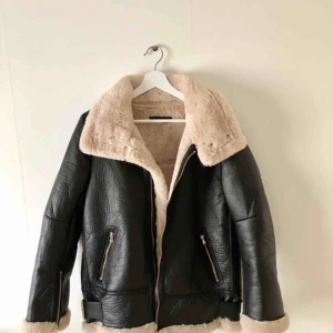  - Nästan helt oanvänd, därav nyskick. Nypris 999kr.