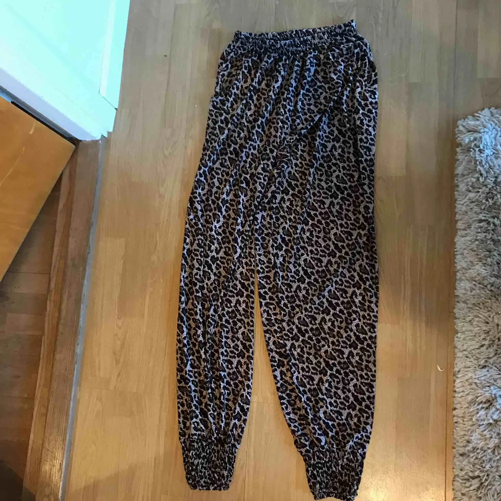 Mys leopard byxa . Jeans & Byxor.