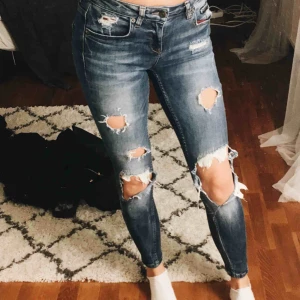  - Jeans från GinaTricot i fint skick!!!! Modellen Kristen.