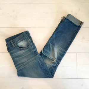  - Slitna jeans från weekday, knappt använda. 