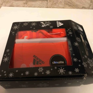  - Nytt run adidas set. Mössa & handskar