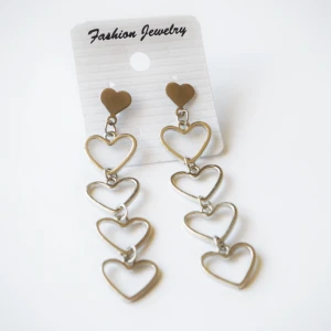  - nya örhängen  frakt 10 kr 