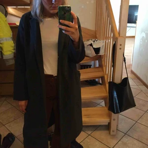  - Svart/grå kappa från Hm