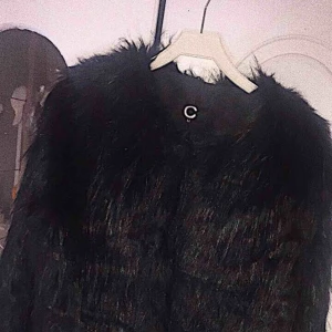  - Hyfsat ny jacka. Ursnygg och skön för mycket billigt pris.