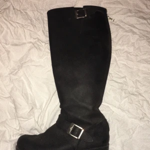  - Höga Johnny Bulls stövlar. Använda men fint skick! 