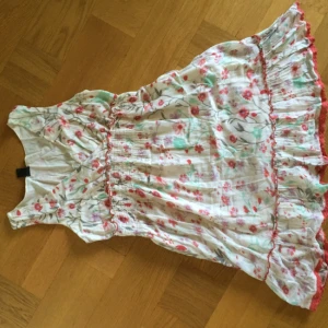  - Supersöt sommarklänning från Vila! 